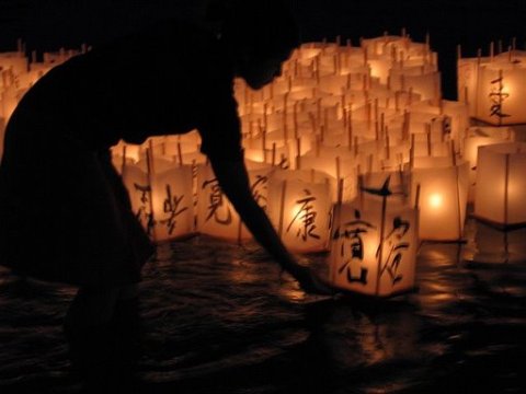 Remembering Hiroshima, lantern floating ceremony at Green Lake